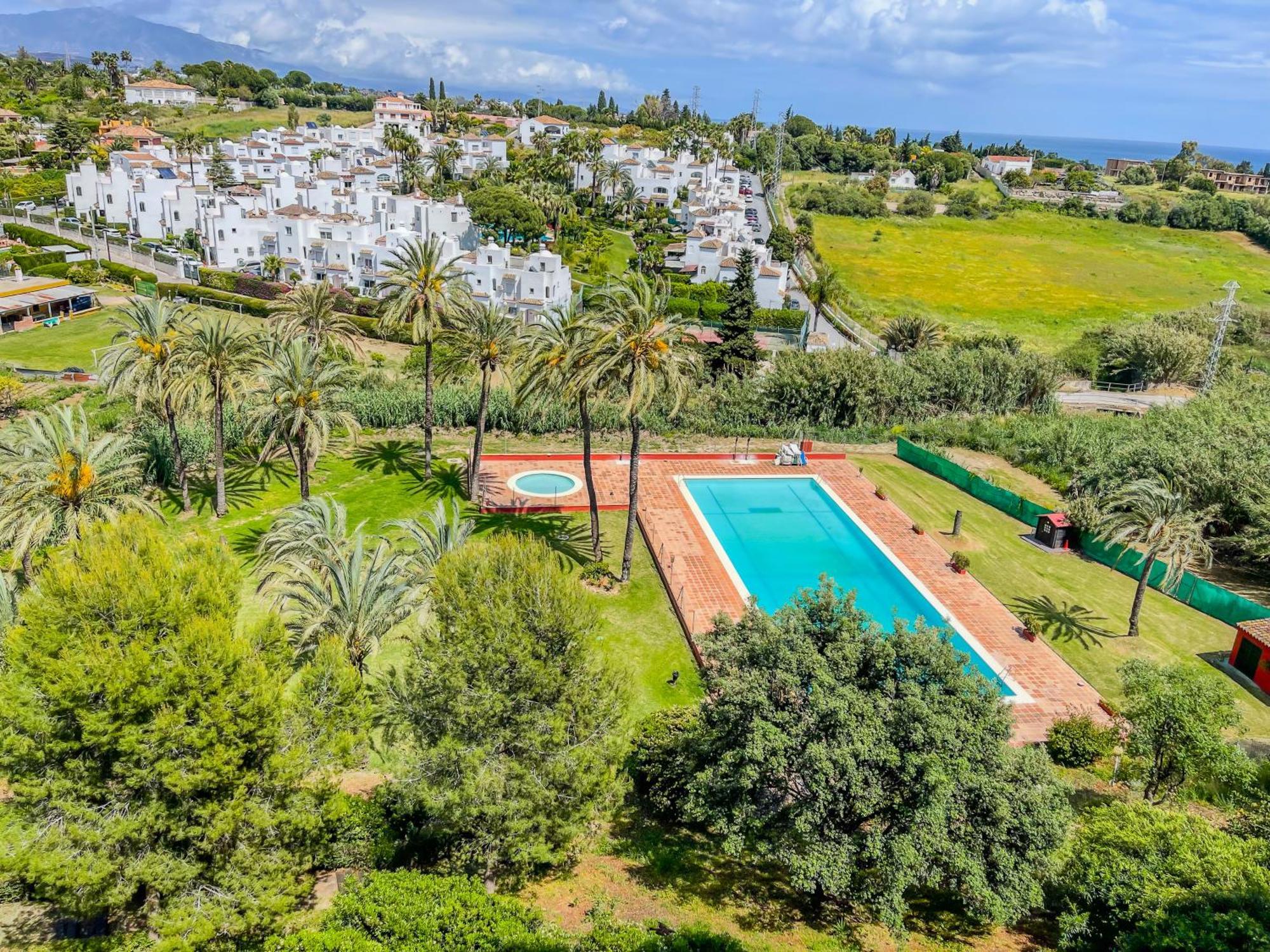 Modern Apartment With Terrace - 2 Min From The Beach Εστεπόνα Εξωτερικό φωτογραφία